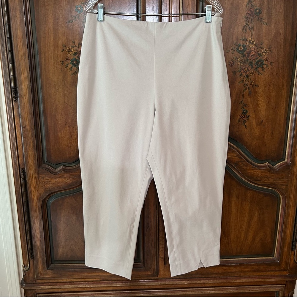 new~Eddie Bauer Bremerton Fit Stretch Bone/ Beige High Waist Capris in Petite 16